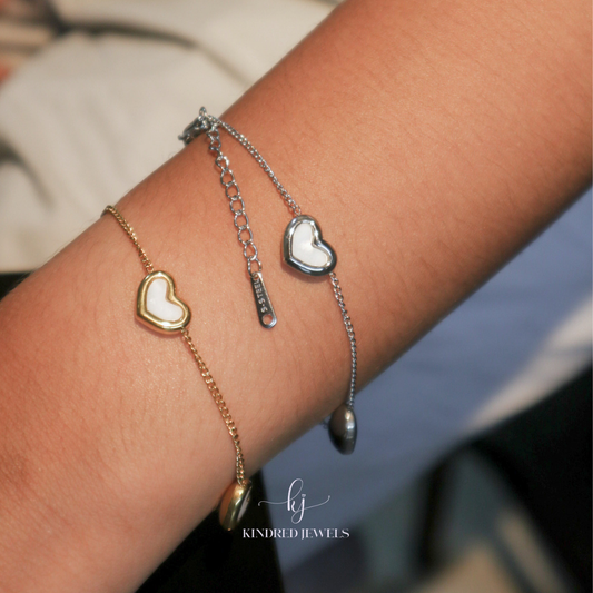 [SG] Le Petite MOP Heart Bracelet | Stainless Steel | Kindred Jewels