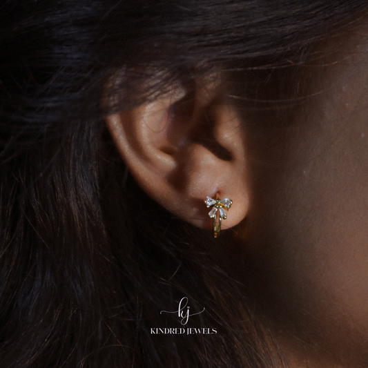 [SG] Mini Bow Huggies Helix Earring | Kindred Jewels