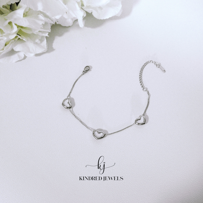 [SG] Le Petite MOP Heart Bracelet | Stainless Steel | Kindred Jewels