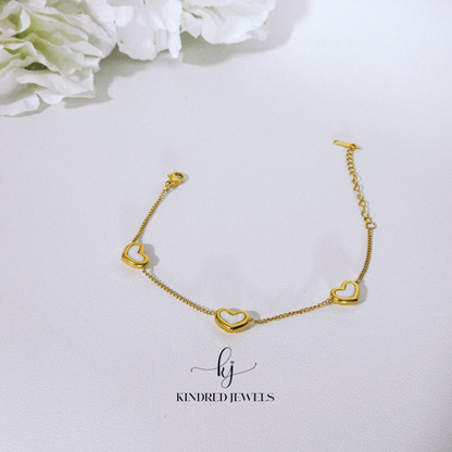 [SG] Le Petite MOP Heart Bracelet | Stainless Steel | Kindred Jewels