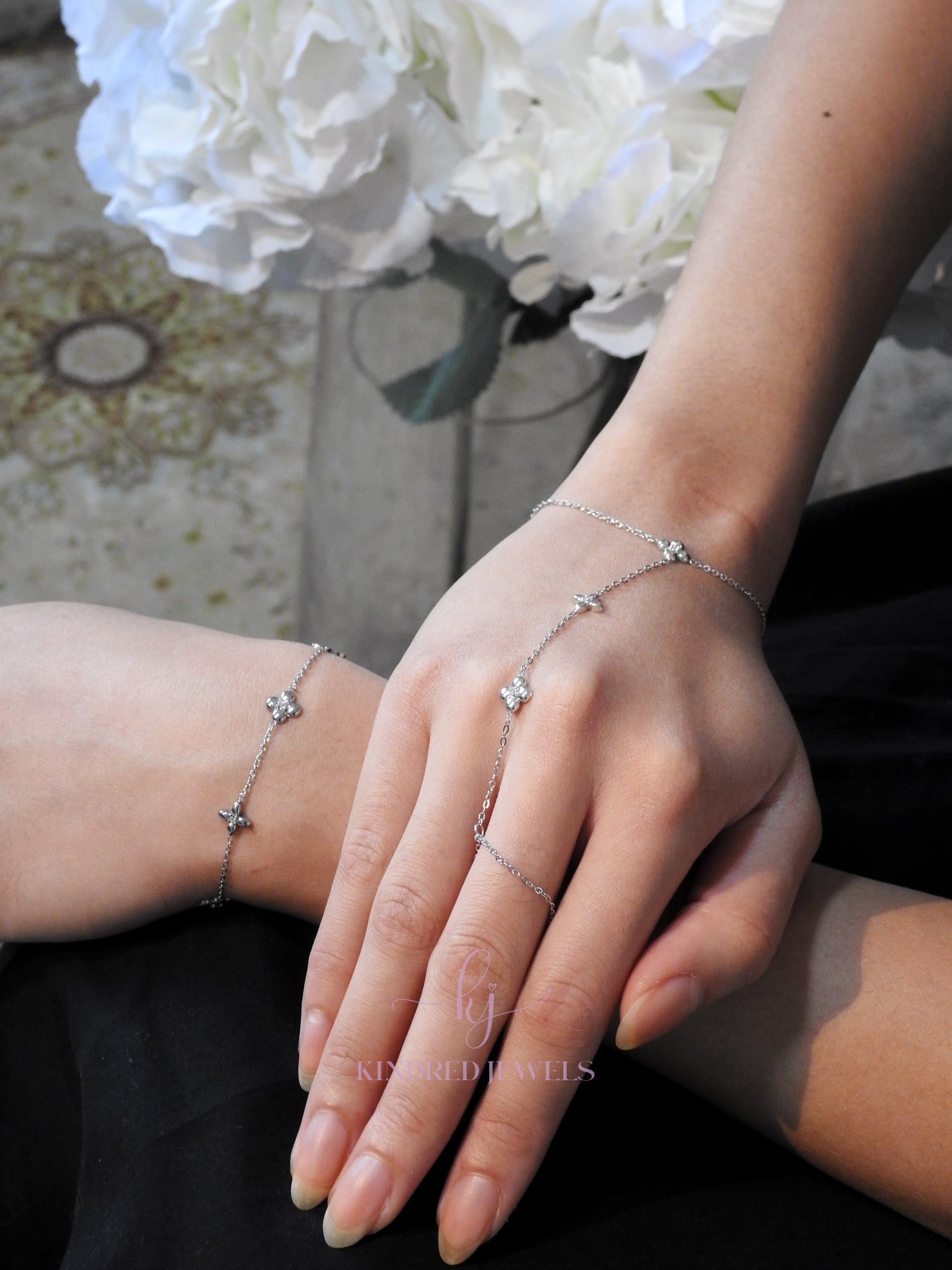 [SG] Destiny Clover Handchain | Kindred Jewels