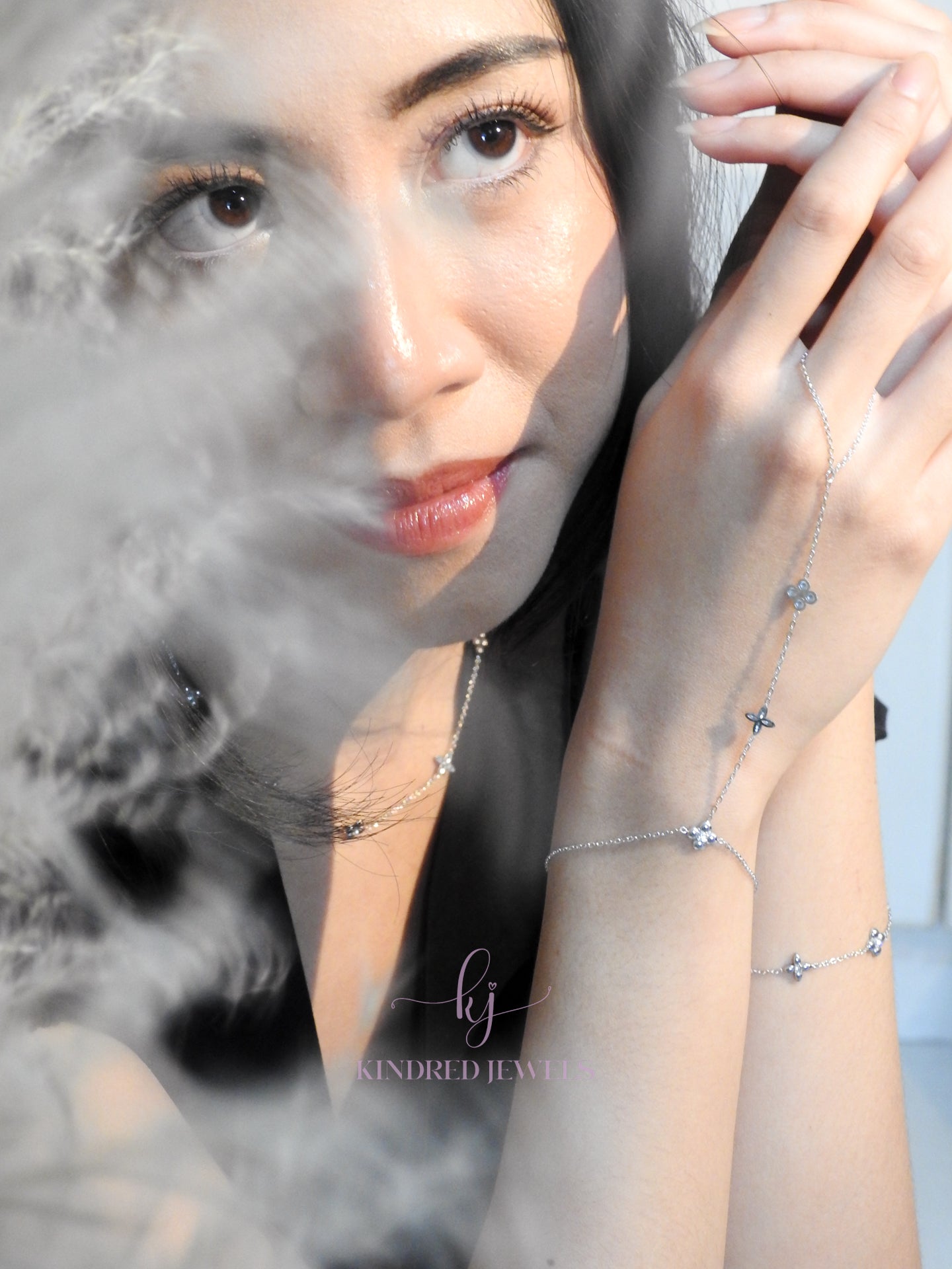 [SG] Destiny Clover Handchain | Kindred Jewels