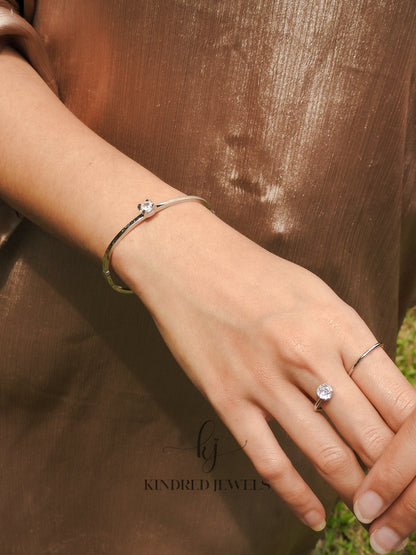 [SG] Cinta Solitaire Bangle | Kindred Jewels
