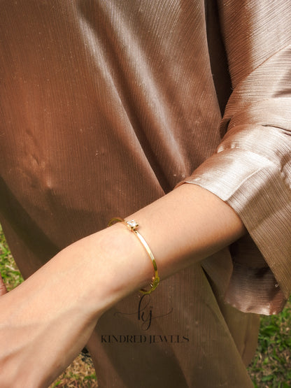 [SG] Cinta Solitaire Bangle | Kindred Jewels